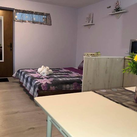 Comfy Studio Apartment By The Flower Market Varna Exterior photo