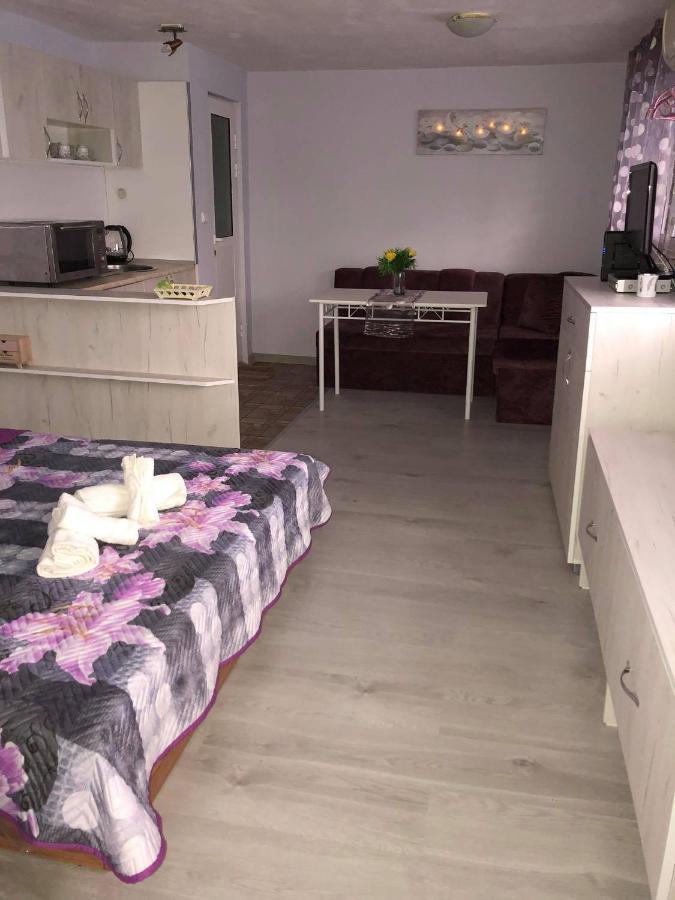 Comfy Studio Apartment By The Flower Market Varna Exterior photo