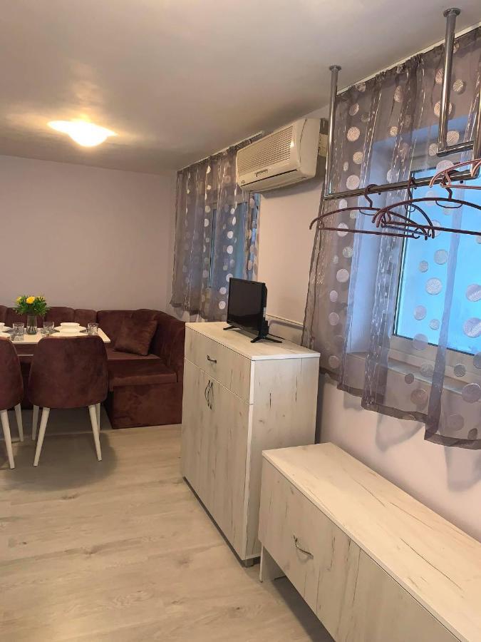 Comfy Studio Apartment By The Flower Market Varna Exterior photo