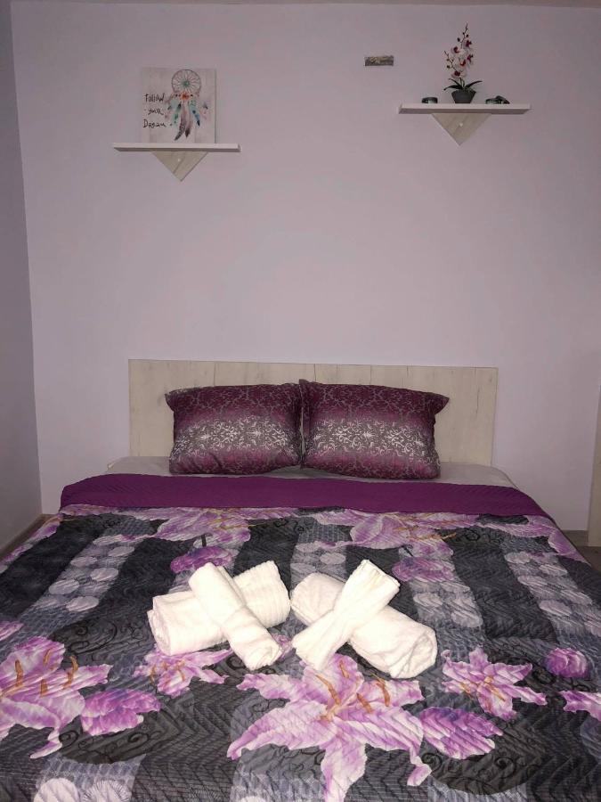 Comfy Studio Apartment By The Flower Market Varna Exterior photo