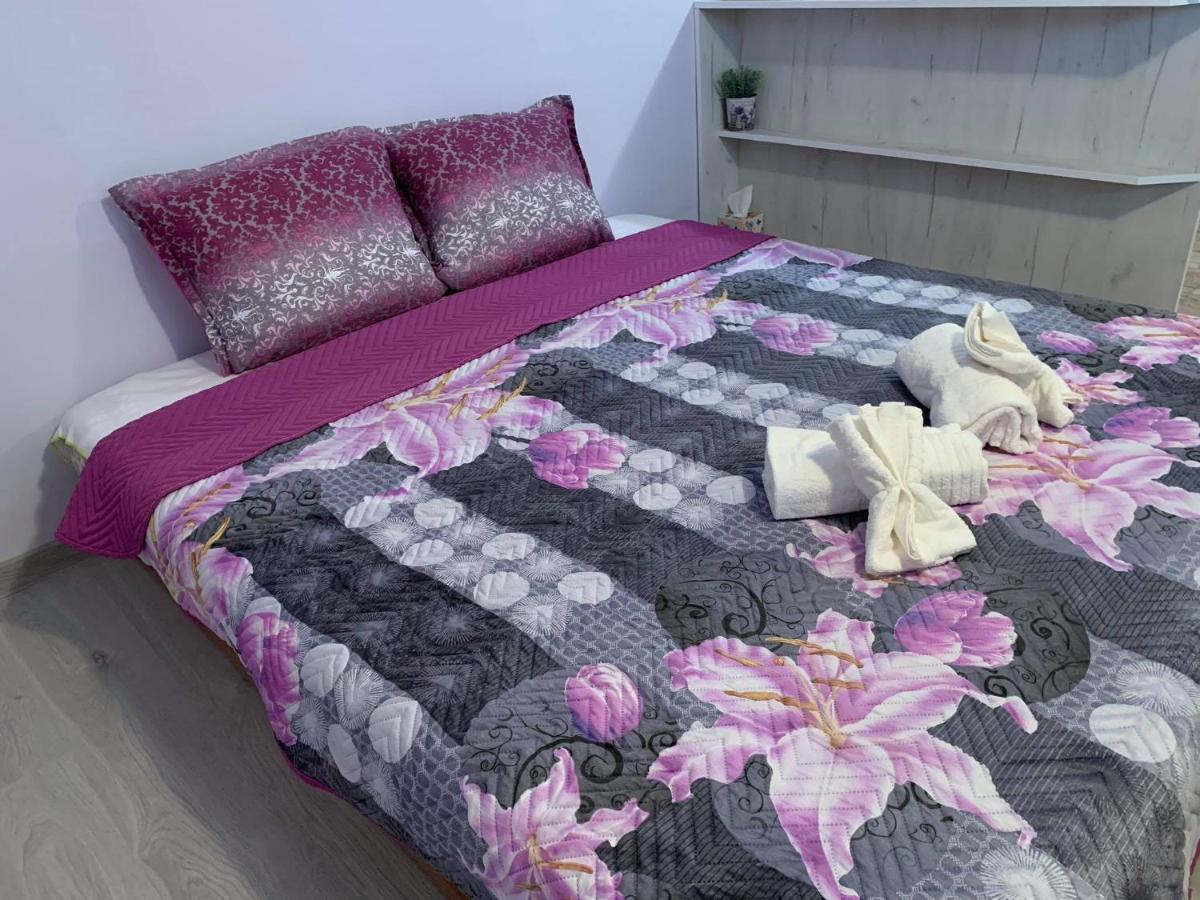Comfy Studio Apartment By The Flower Market Varna Exterior photo