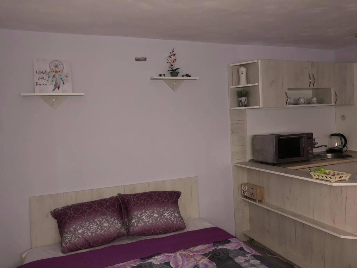 Comfy Studio Apartment By The Flower Market Varna Exterior photo
